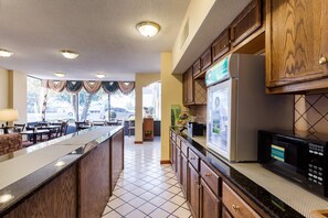 Free buffet breakfast  - Quality Inn Blytheville (Blytheville)