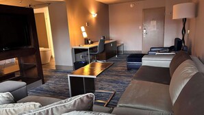 Suite, 1 kingsize-seng, ikke-røyk, kjøleskap (Living Room;with Sofabed)
