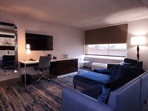 Standard Room, 1 King Bed, Refrigerator, Corner (with Sofabed) | Premium bedding, individually furnished, desk, laptop workspace
