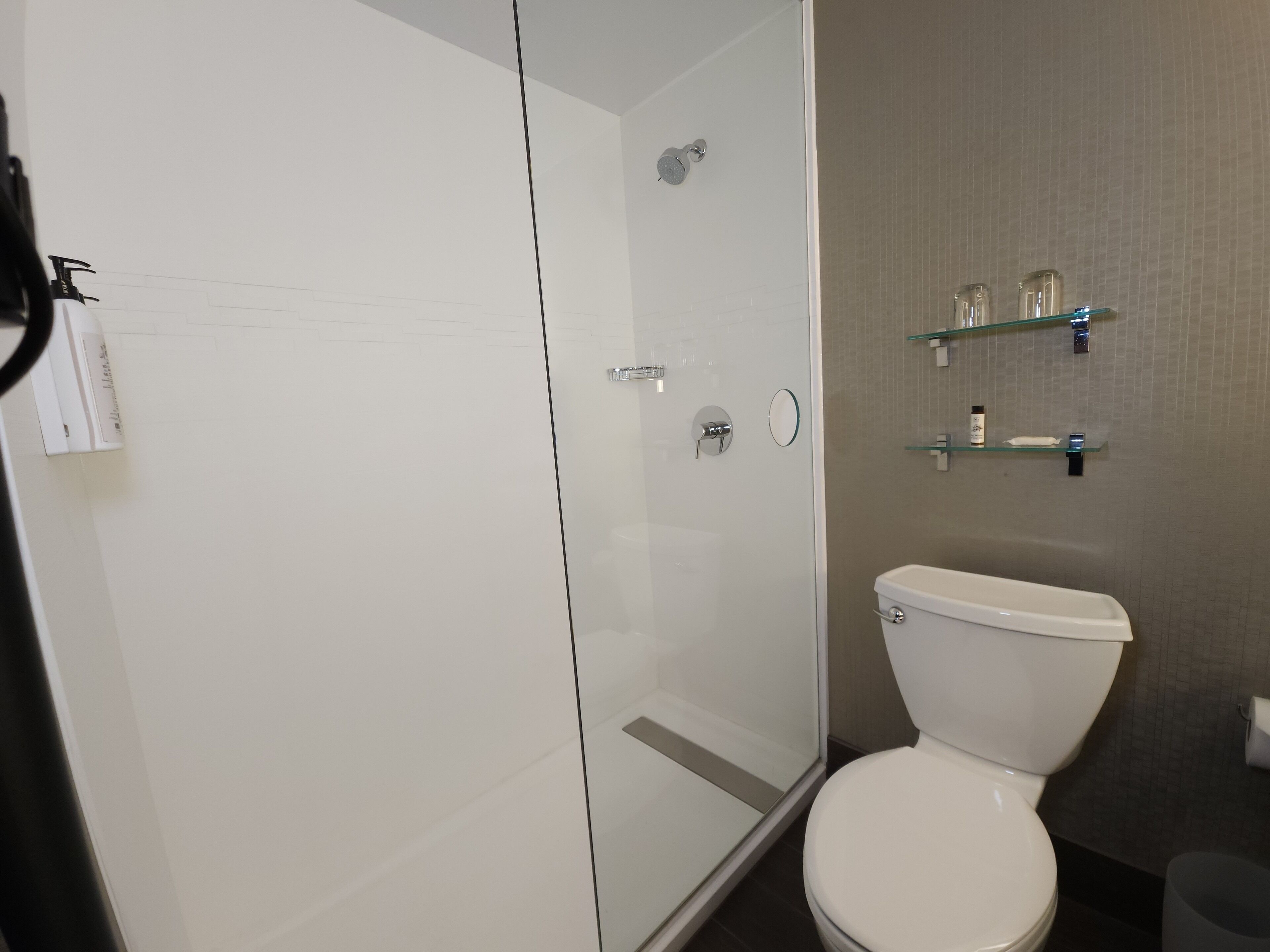 standard room, 1 king bed, non smoking, refrigerator (larger room) | bathroom | shower, eco-friendly toiletries, hair dryer, towels