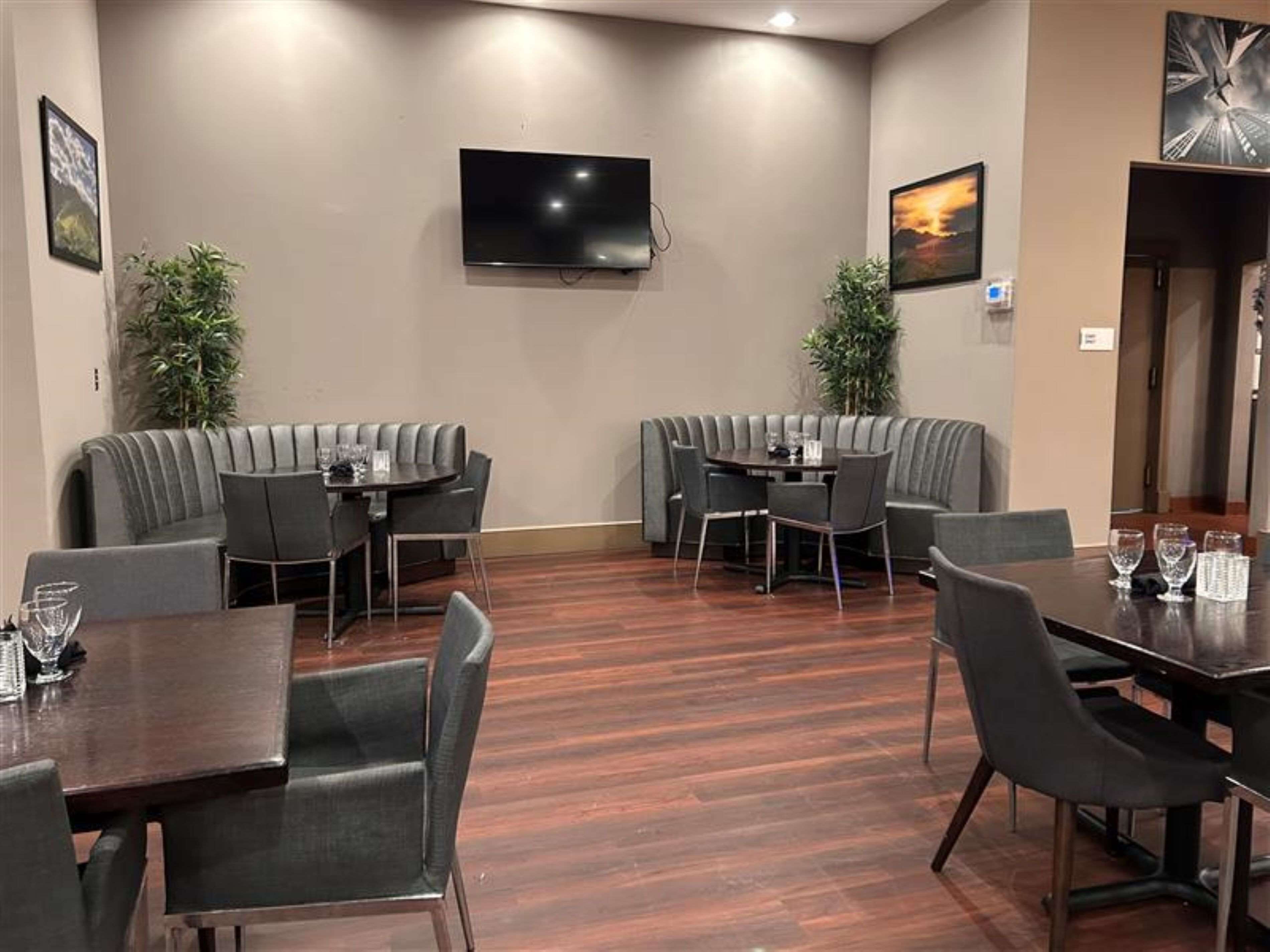 daily cooked-to-order breakfast for a fee