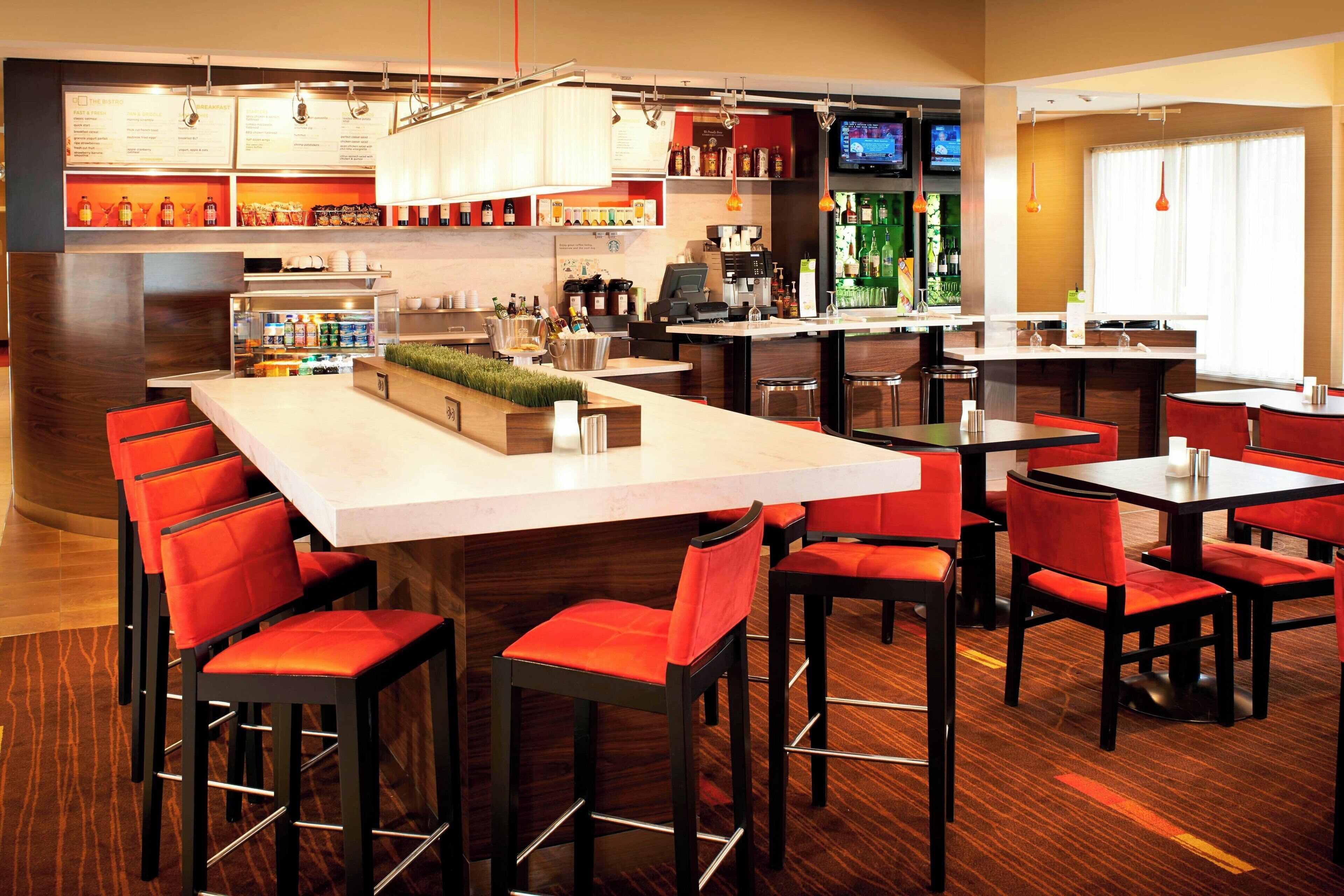 供應早餐和晚餐，美國料理