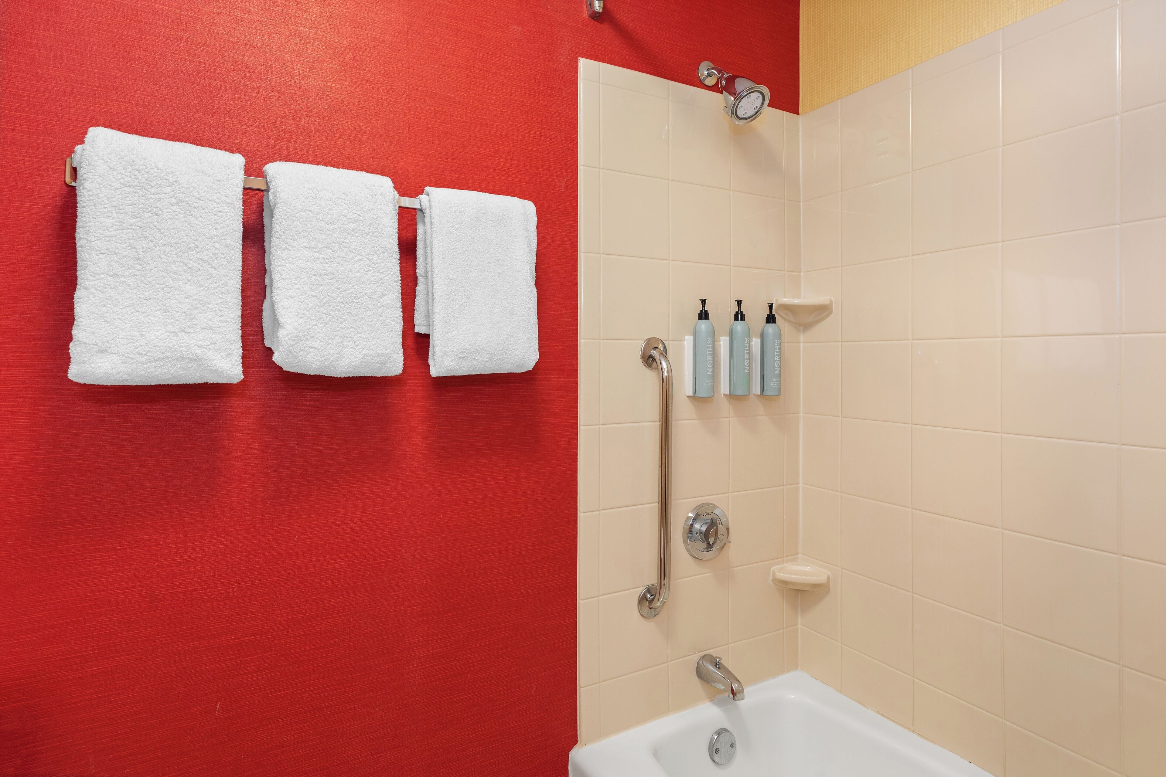 1 bedroom, premium bedding, desk, laptop workspace