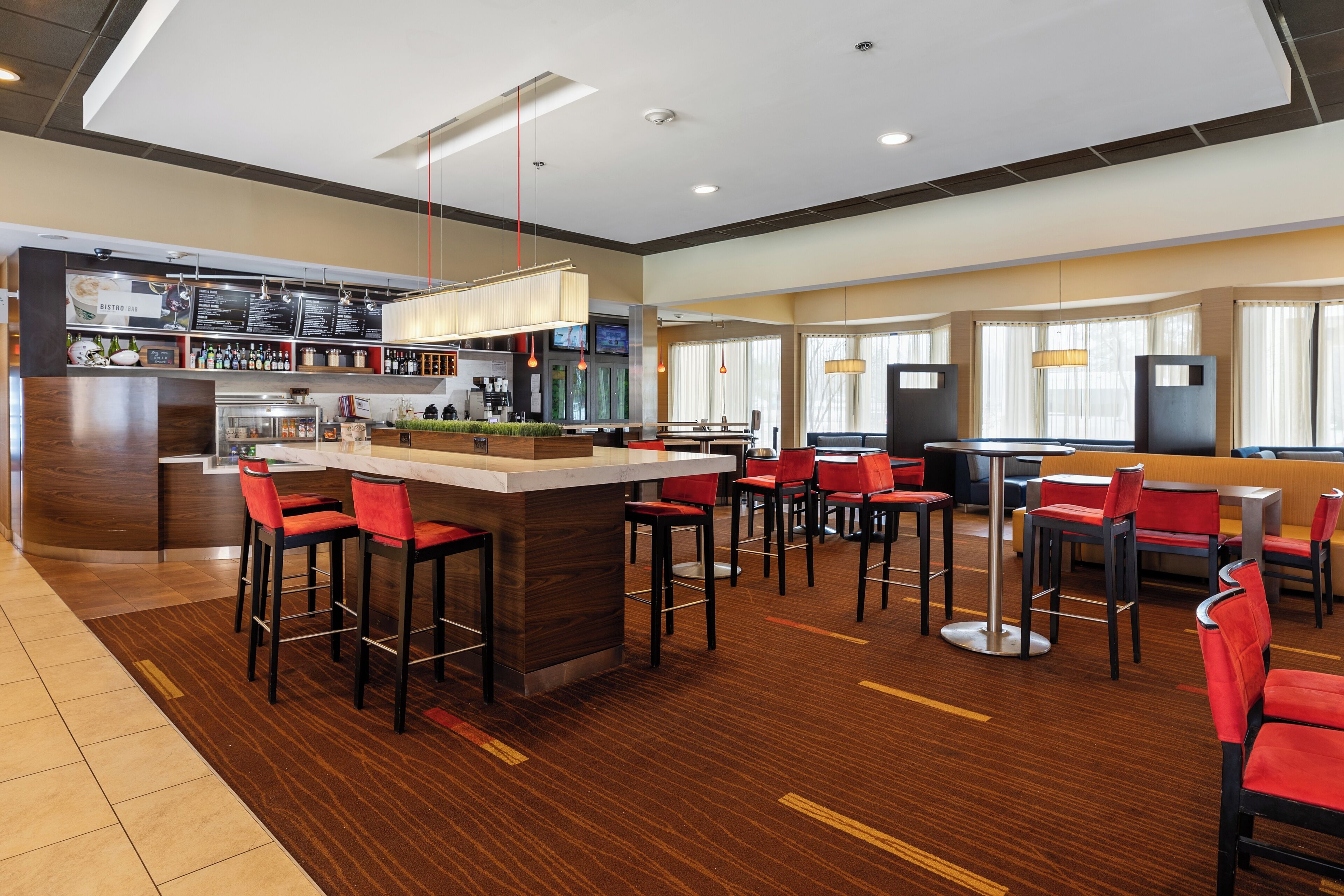 Se sirven desayunos, cenas y cocina americana 