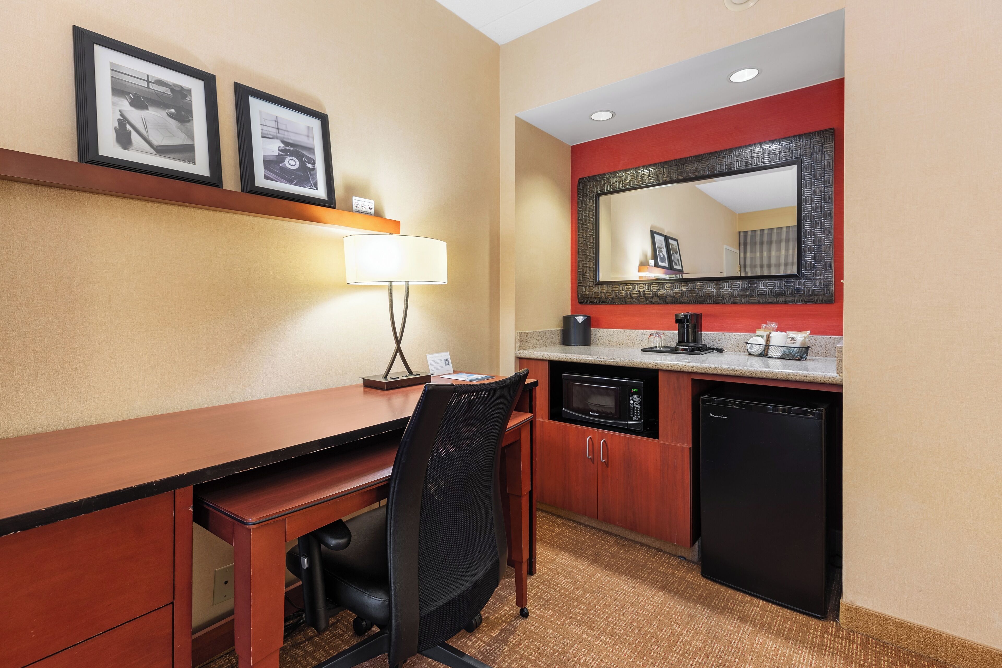 suite, 1 bedroom (balcony) | living area | lcd tv