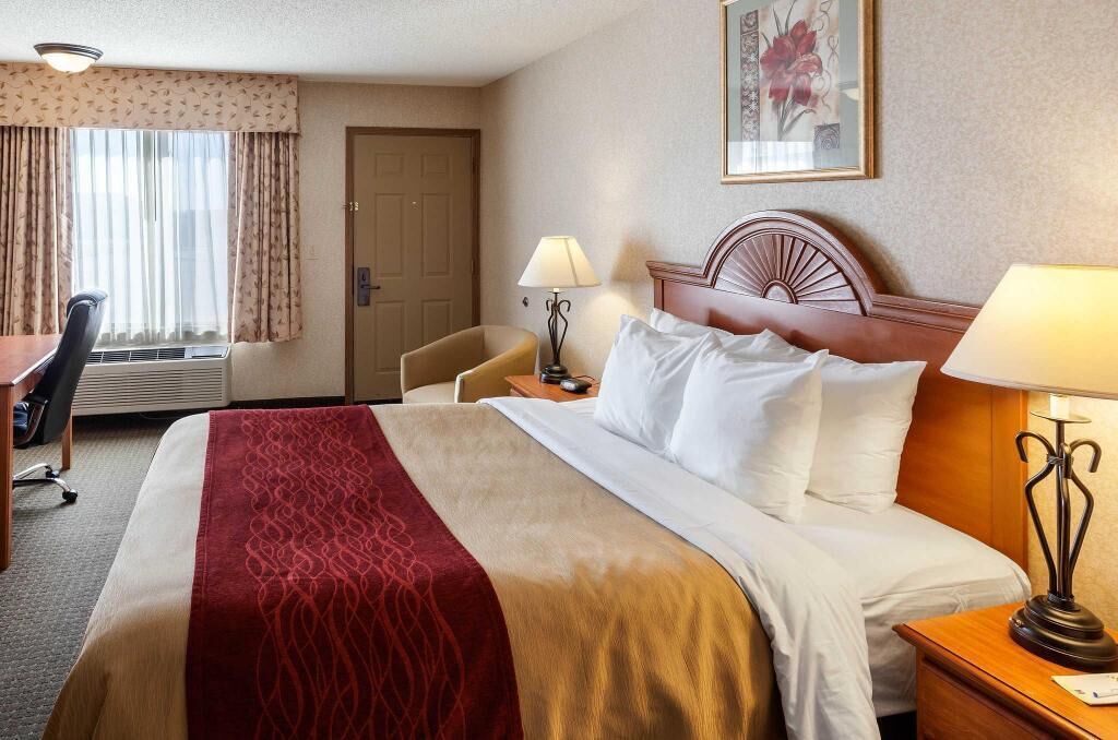 Schreibtisch, Verdunkelungsvorhänge, schallisolierte Zimmer