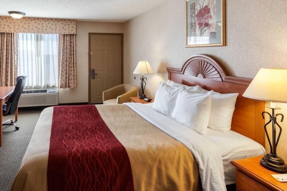 Schreibtisch, VerdunkelungsvorhƤnge, schallisolierte Zimmer