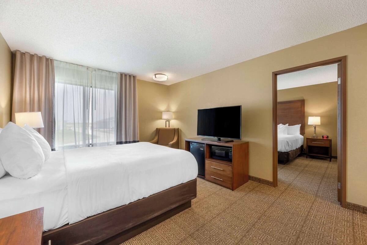 suite, 1 king bed with queen bed | desk, blackout curtains, soundproofing, iron/ironing board