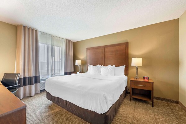 Suite, 1 king bed with queen bed