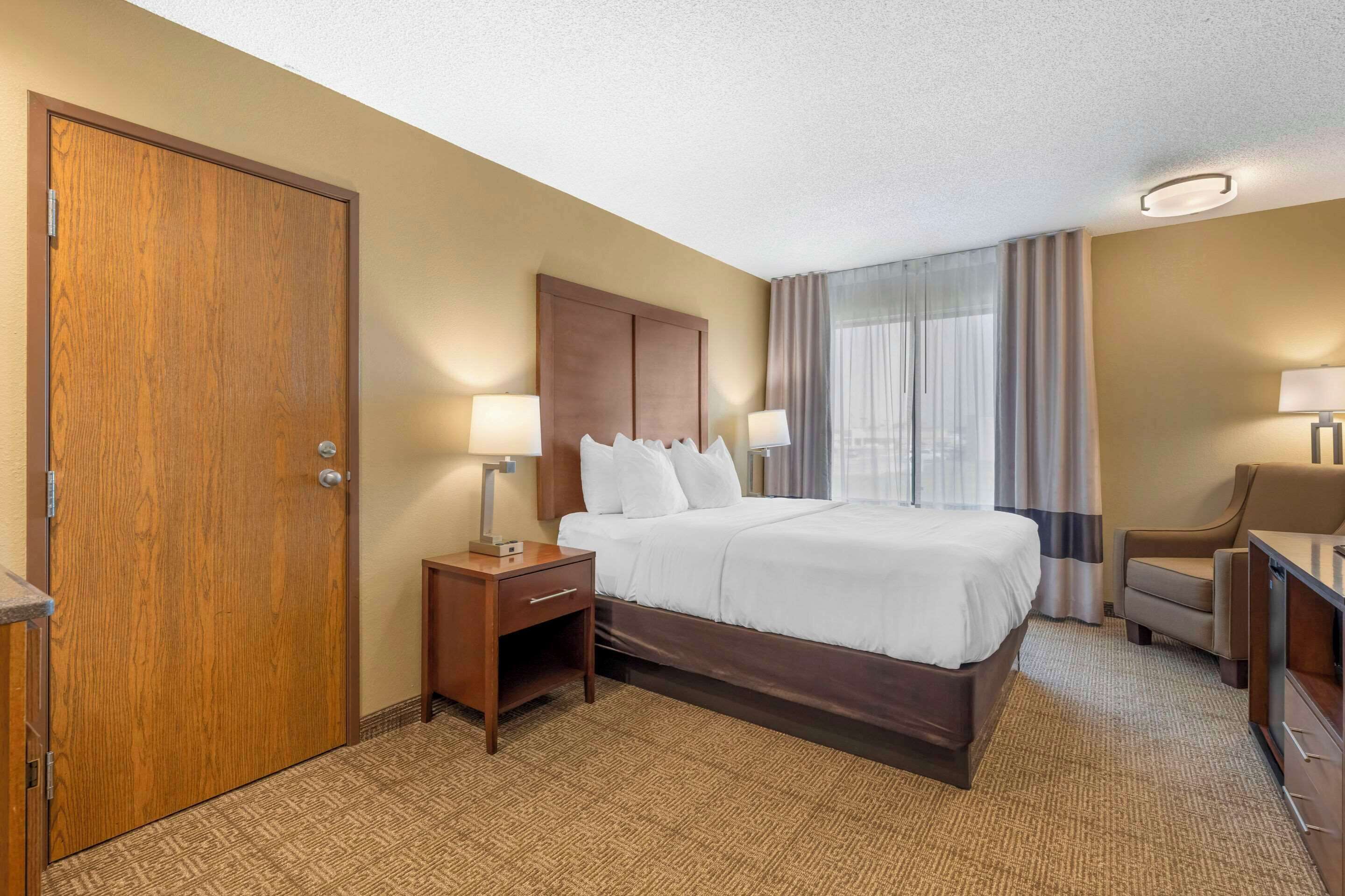 suite, 1 king bed with queen bed | desk, blackout curtains, soundproofing, iron/ironing board