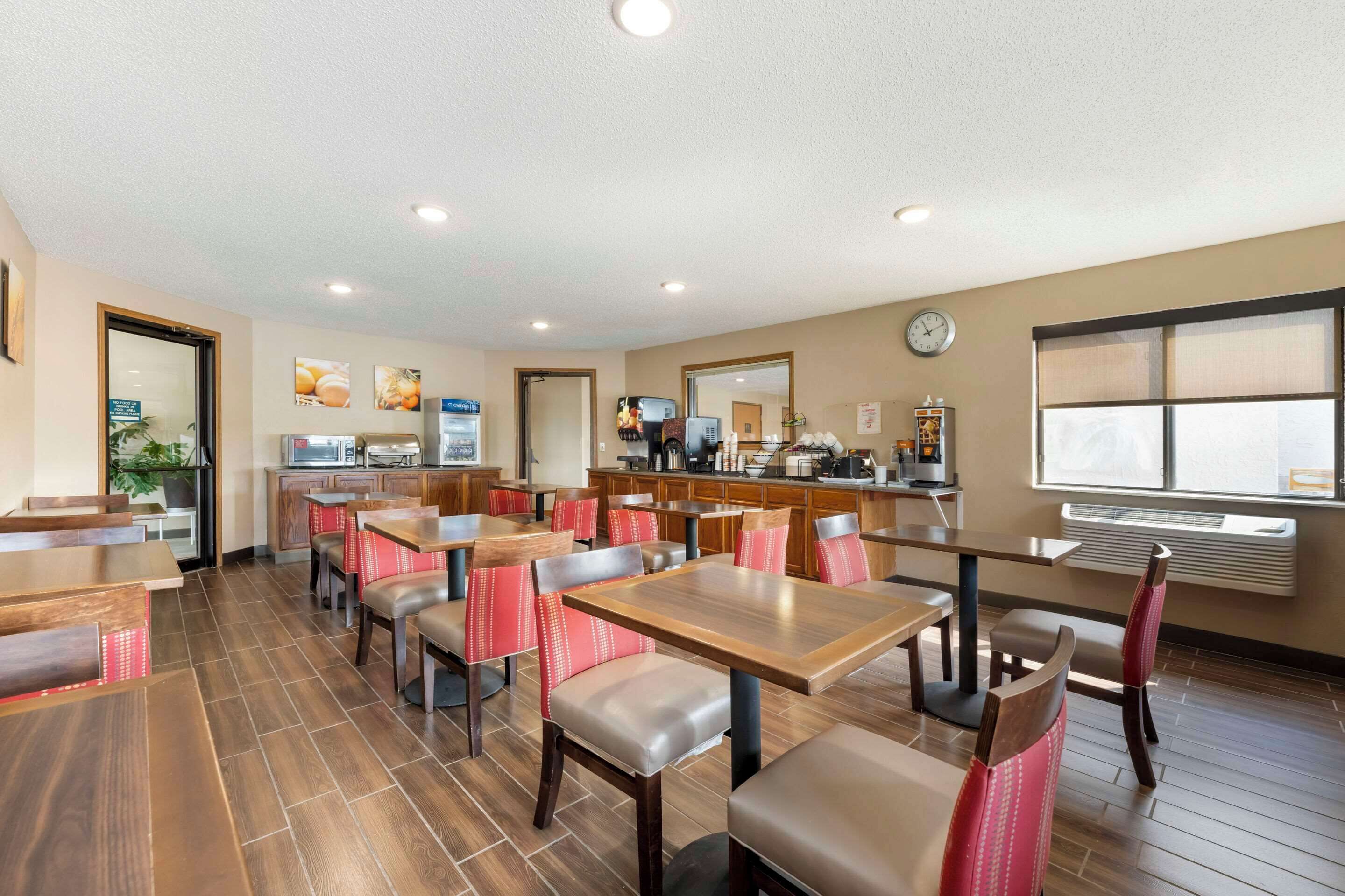 朝食 (ビュッフェ 、無料)