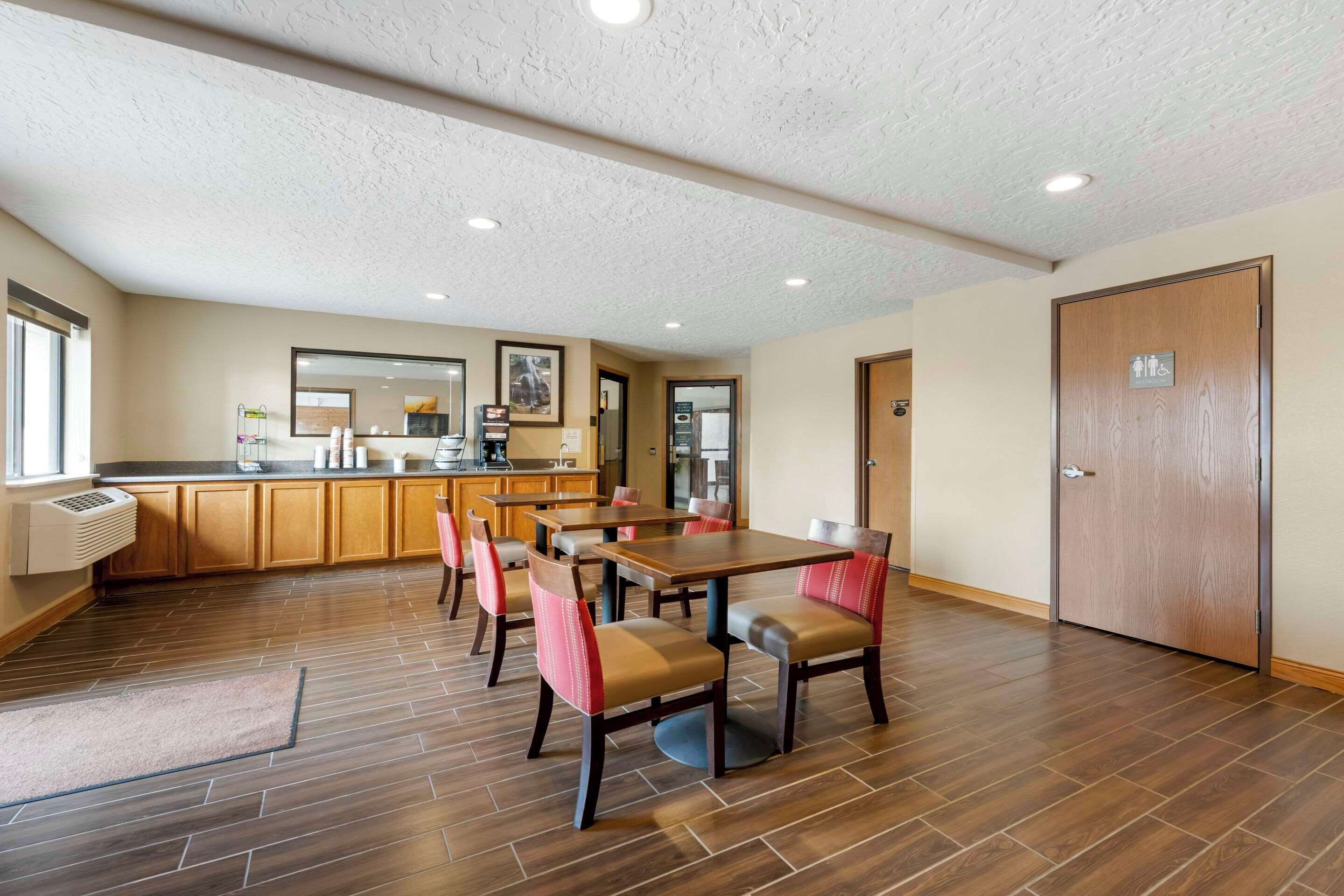 free buffet breakfast