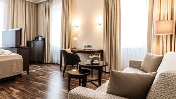 Premium bedding, pillow-top beds, minibar, in-room safe