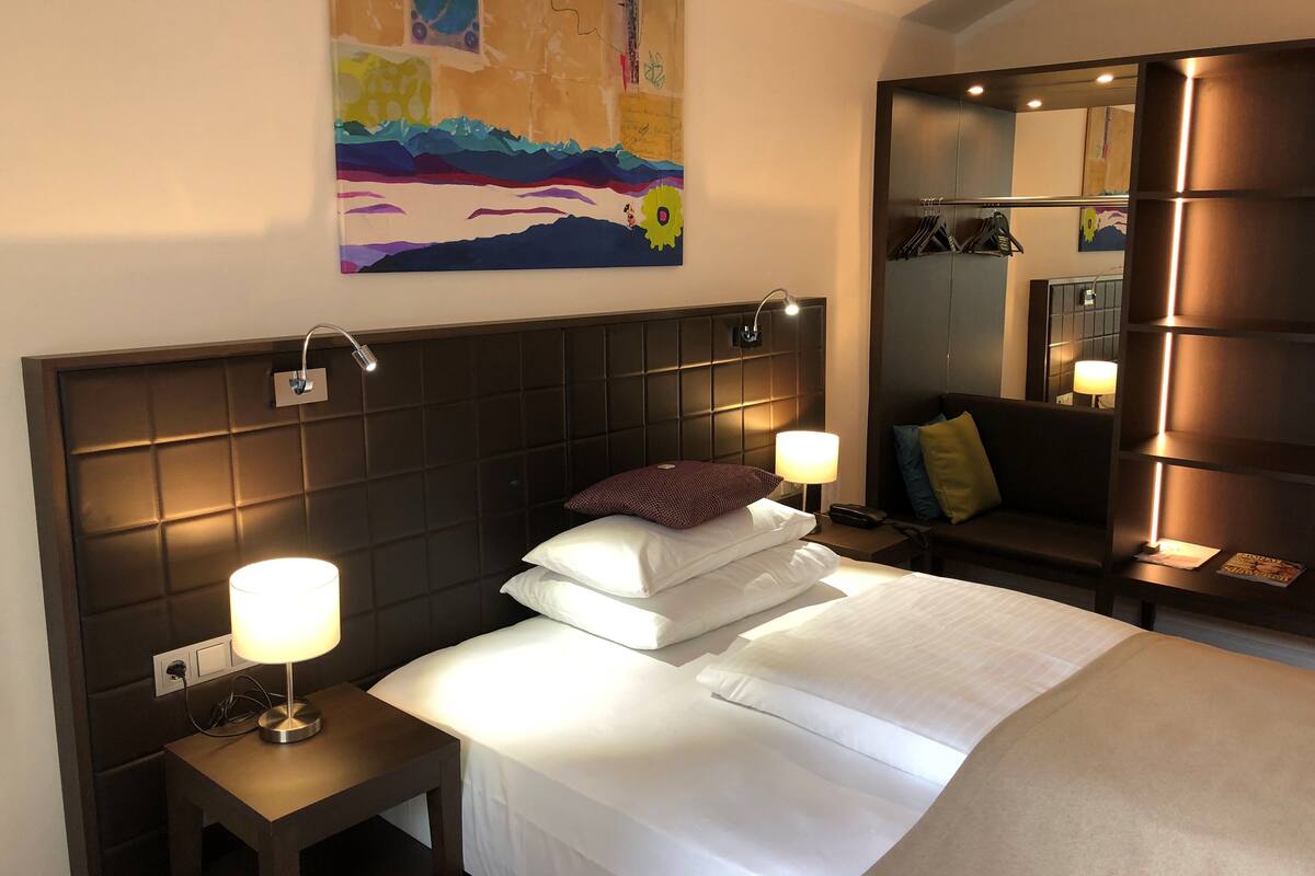 Economy Room, 1 Double Bed | Premium bedding, pillow-top beds, minibar, in-room safe