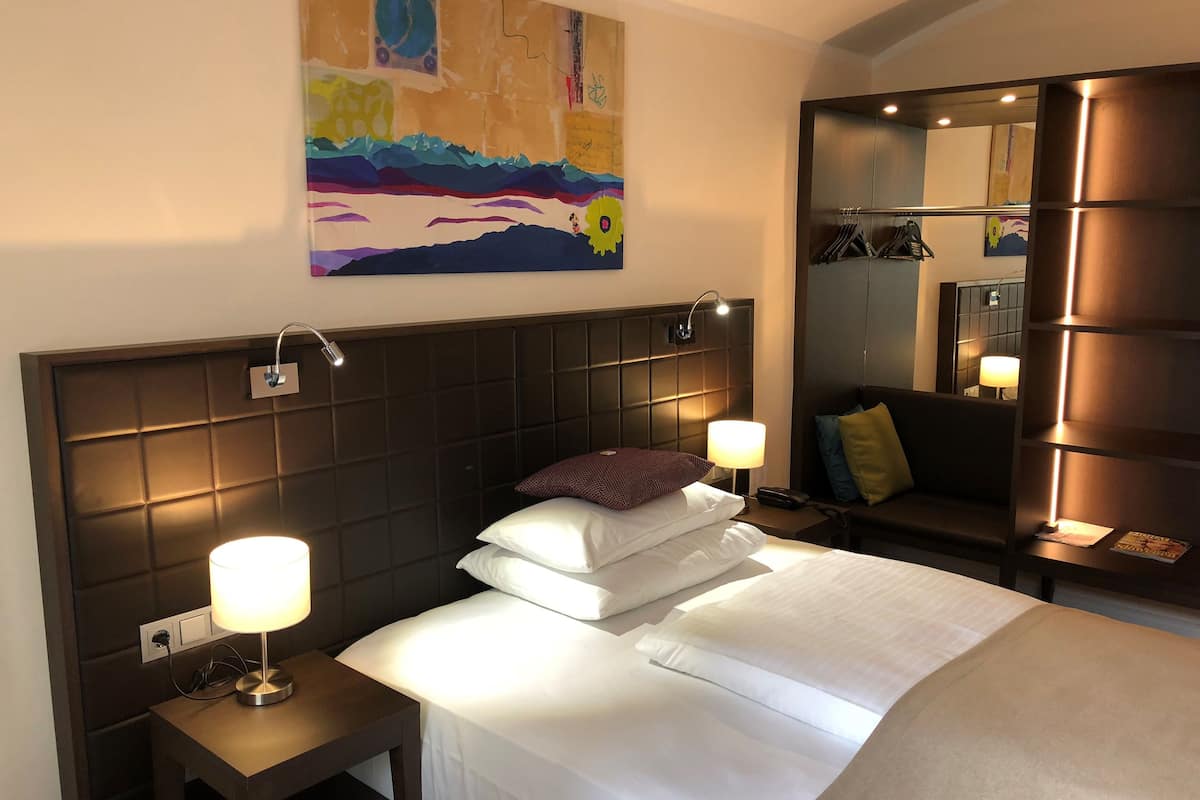 Chambre Économique, 1 lit double | Literie de qualité supérieure, surmatelas, minibar