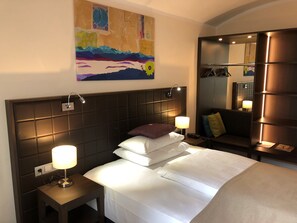 Economy Room, 1 Double Bed | Premium bedding, pillow-top beds, minibar, in-room safe