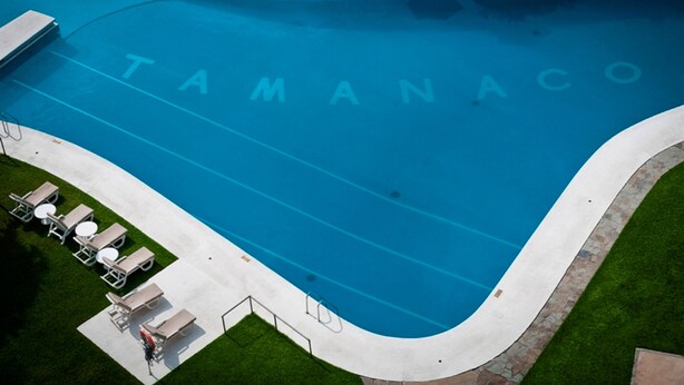 An aerial view of a swimming pool with the name 'TAMANACO' written on the water. - Hotel Tamanaco Caracas (Caracas)