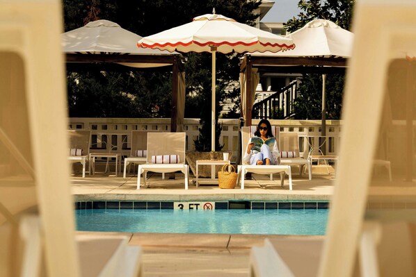 Piscine extérieure, tentes de plage, parasols de plage