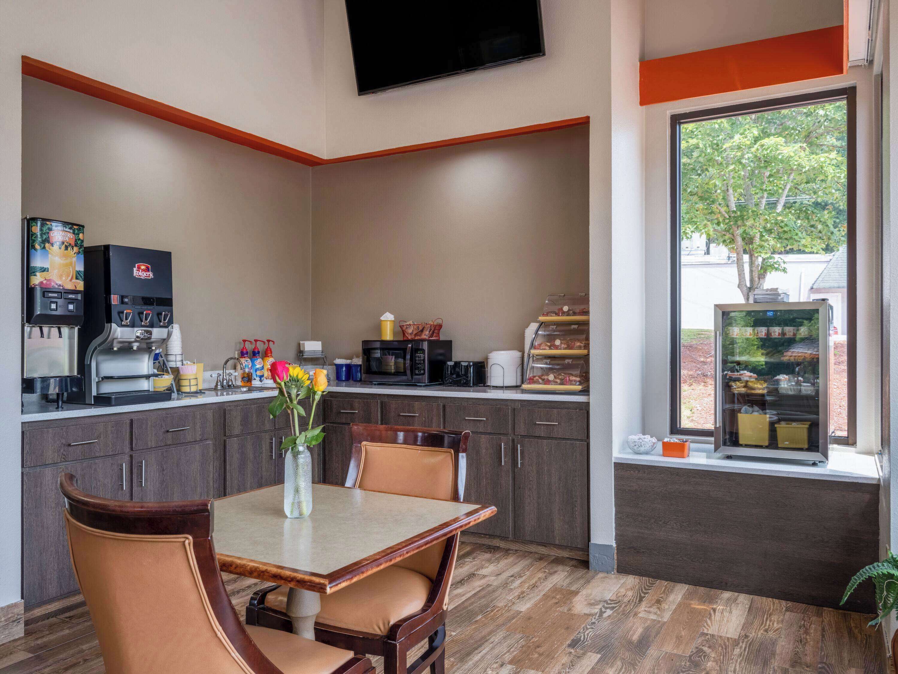 free daily continental breakfast