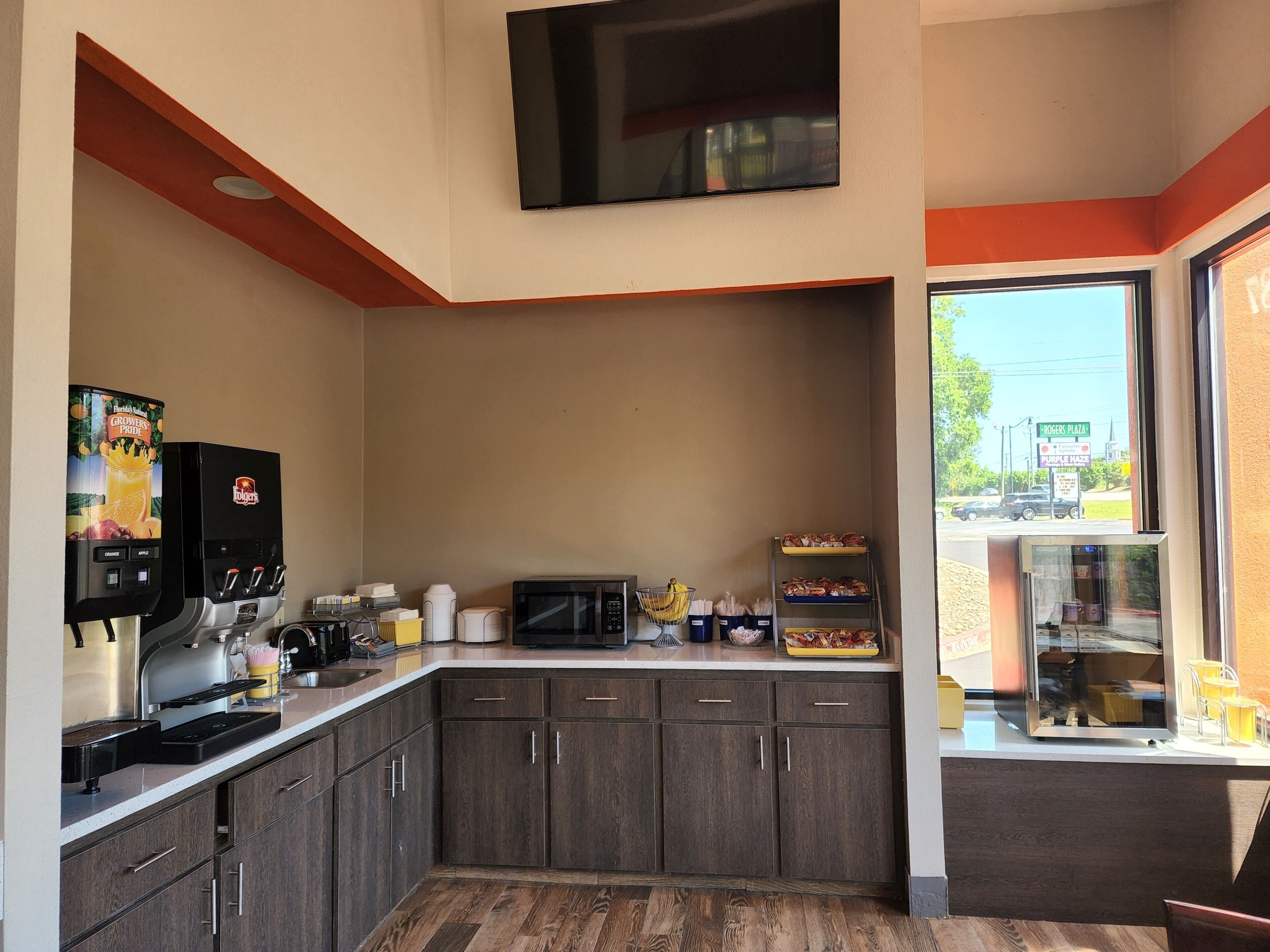 free daily continental breakfast