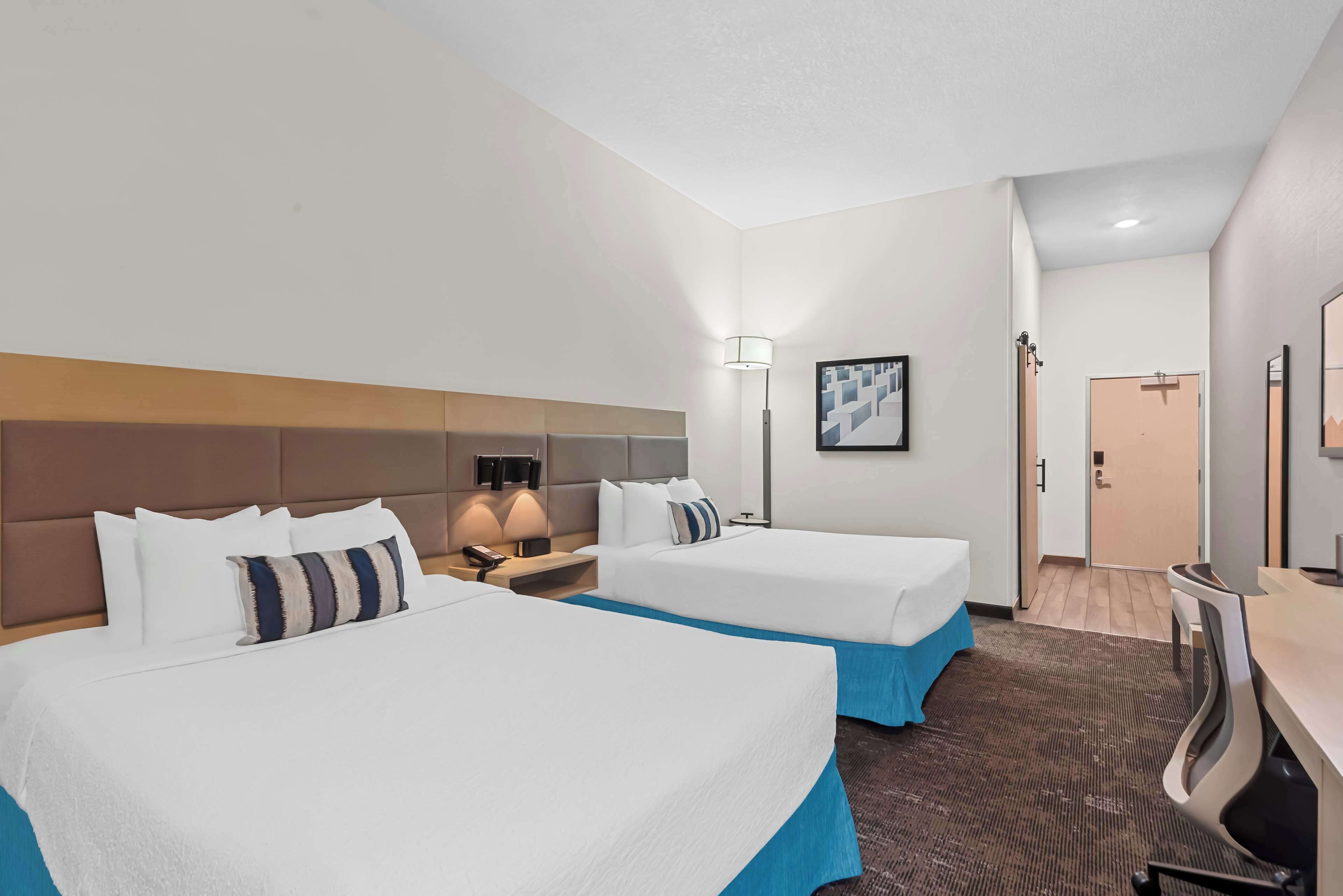 desk, laptop workspace, iron/ironing board, free wifi