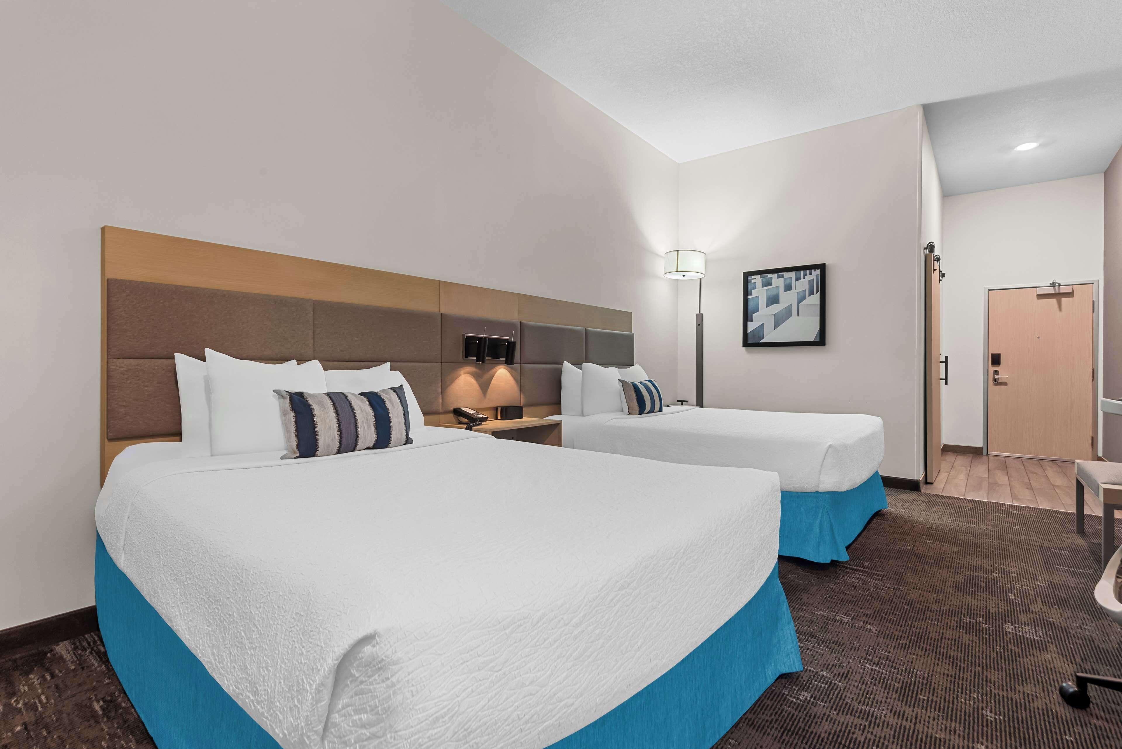 desk, laptop workspace, iron/ironing board, free wifi