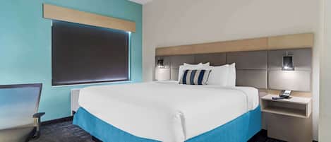 Desk, laptop workspace, iron/ironing board, free WiFi