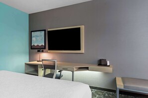 Desk, laptop workspace, iron/ironing board, free WiFi