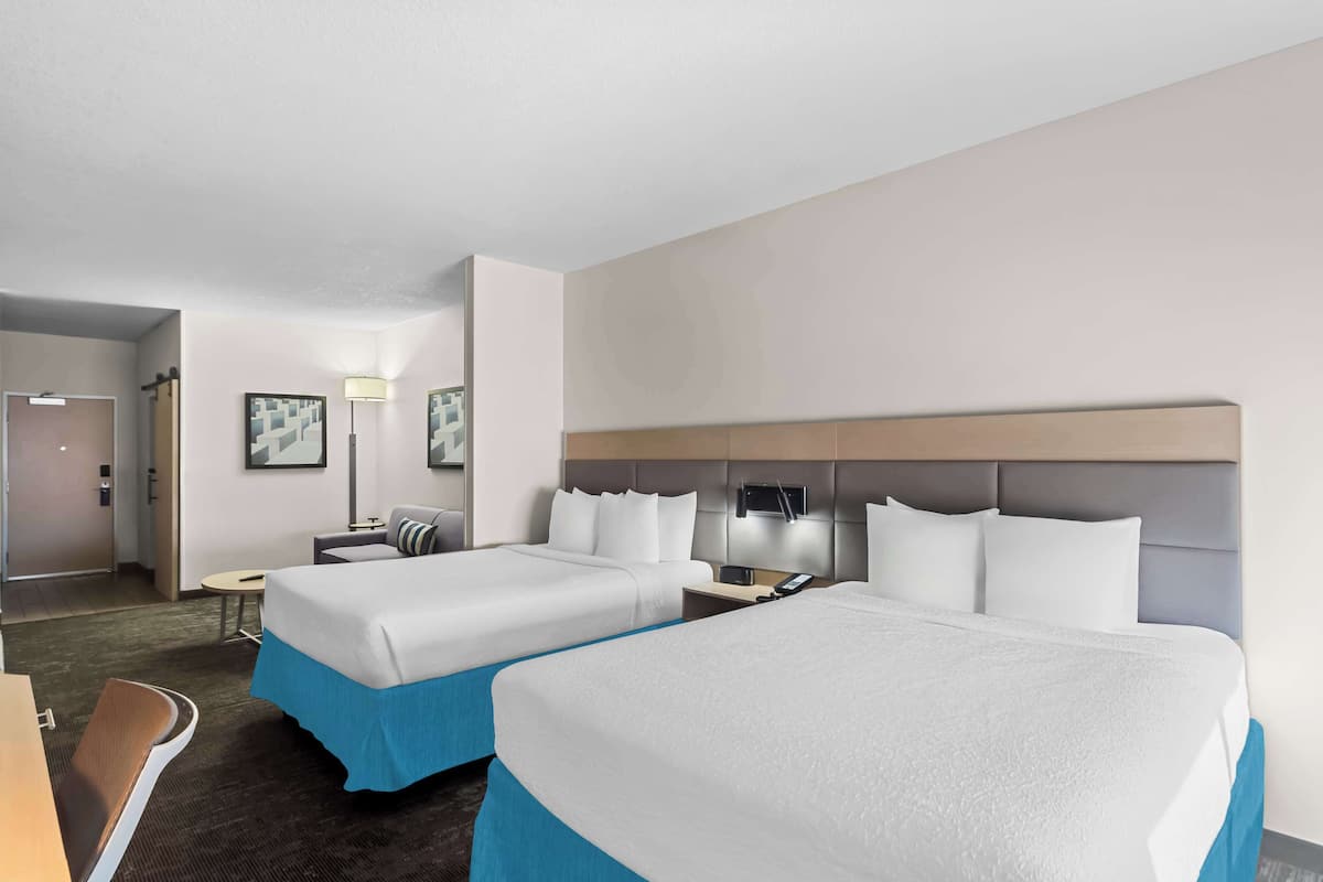 desk, laptop workspace, iron/ironing board, free wifi