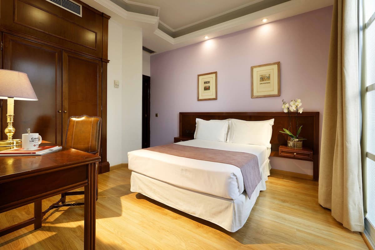 Minibar, in-room safe, soundproofing, iron/ironing board