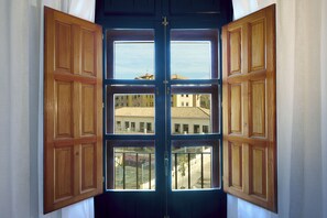 华丽客房 (Puerta Elvira) | 高档床上用品、迷你吧、客房内保险箱、办公桌