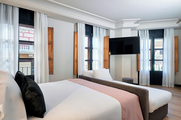 Premium bedding, minibar, in-room safe, desk - Boutique Hotel Luna Triunfo Granada *NEW* (Granada)