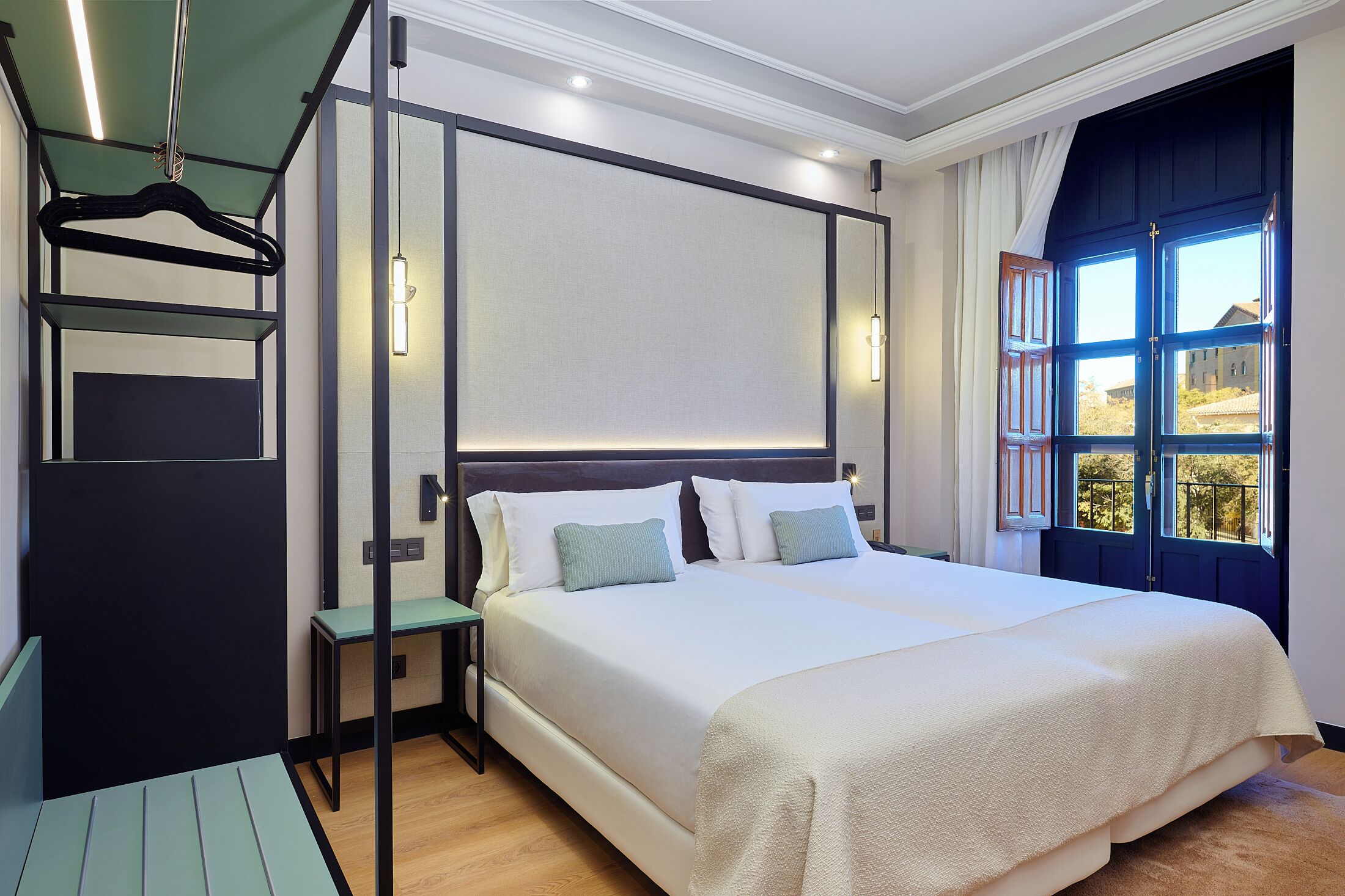 Chambre Deluxe (Puerta Elvira) | Literie de qualité supérieure, minibar, coffres-forts dans les chambres