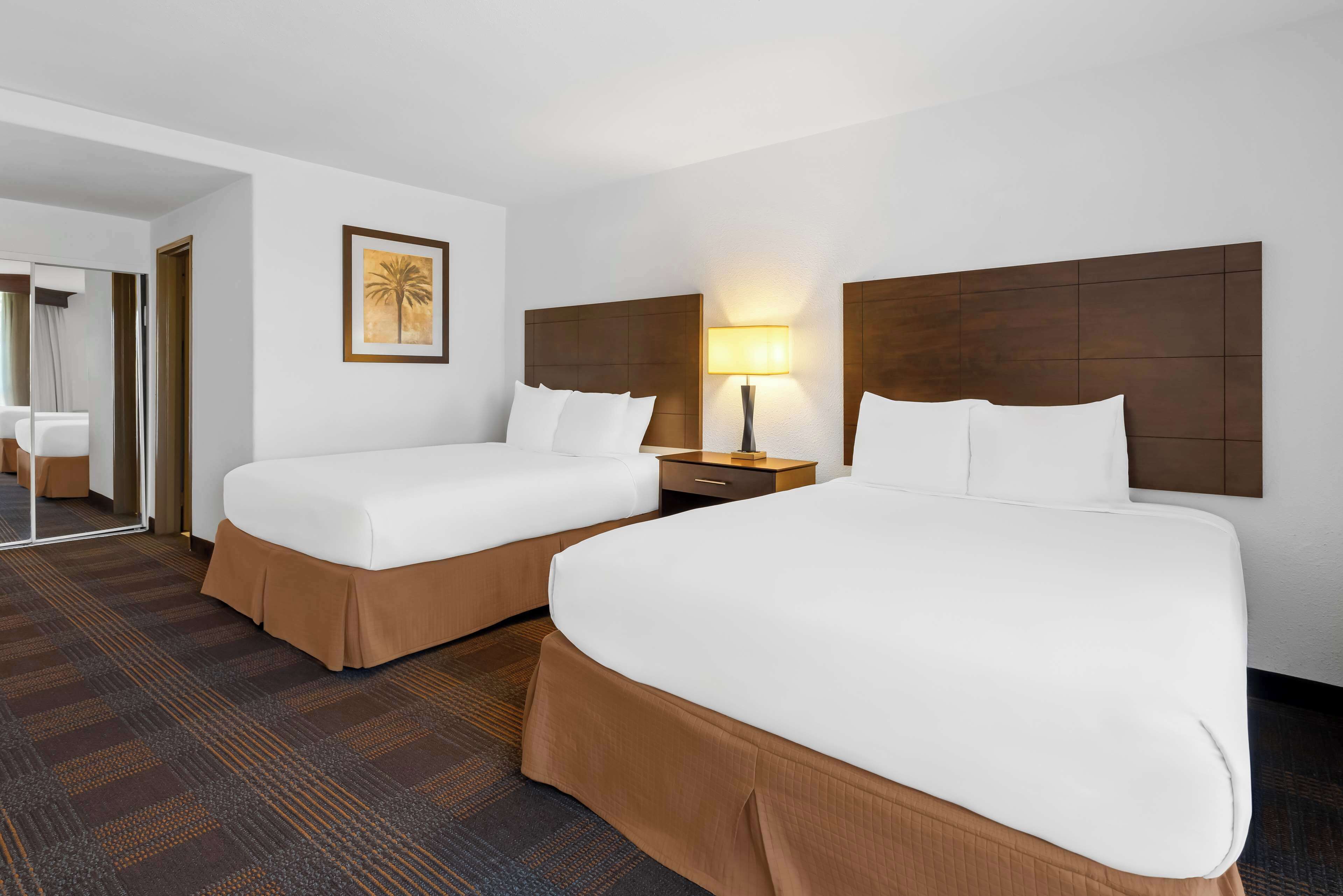 Photo - Best Western Date Tree Hotel