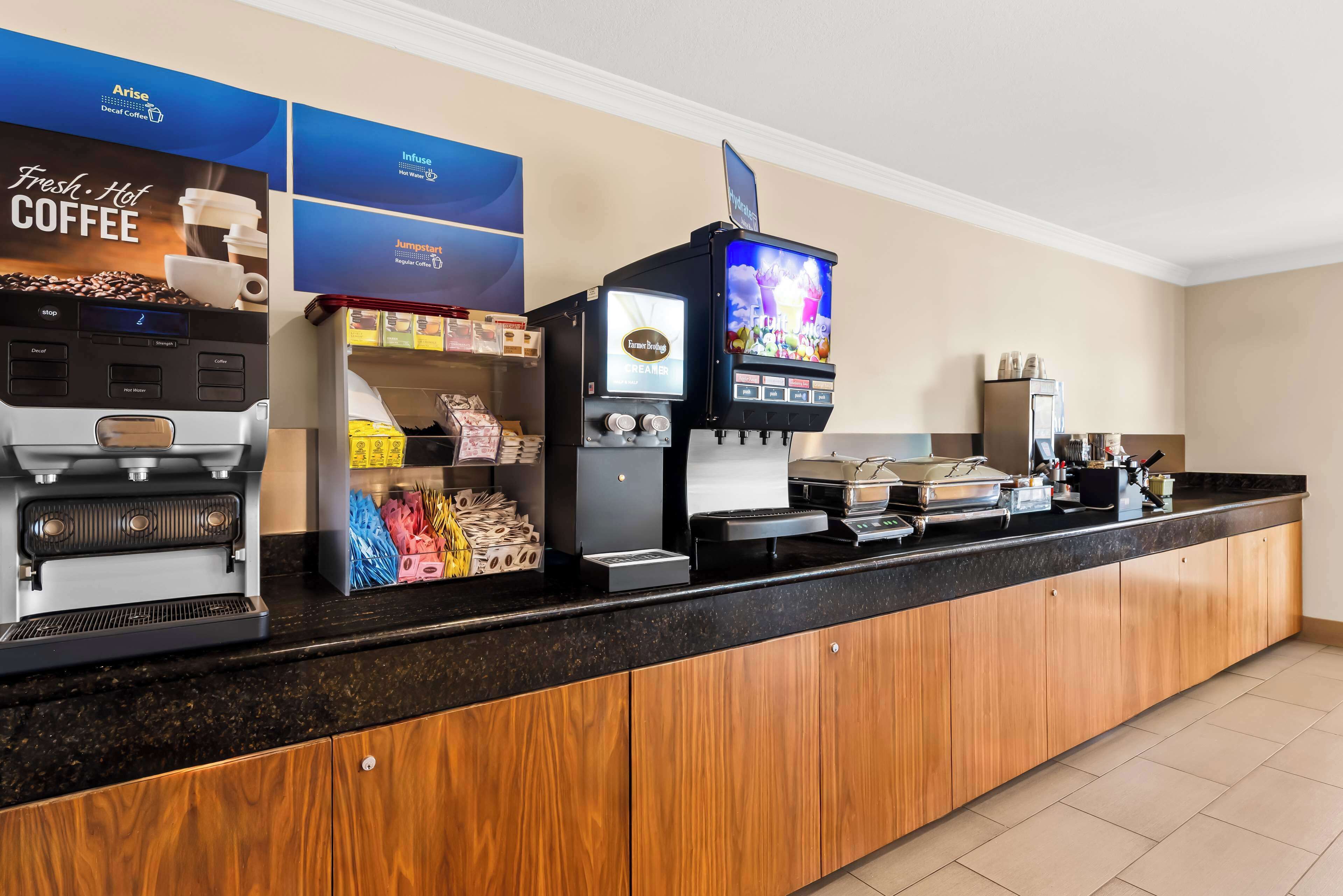 Photo - Best Western Date Tree Hotel