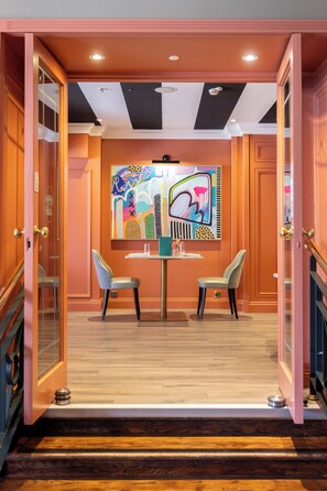 2 restaurants, breakfast, lunch served; local and international cuisine
