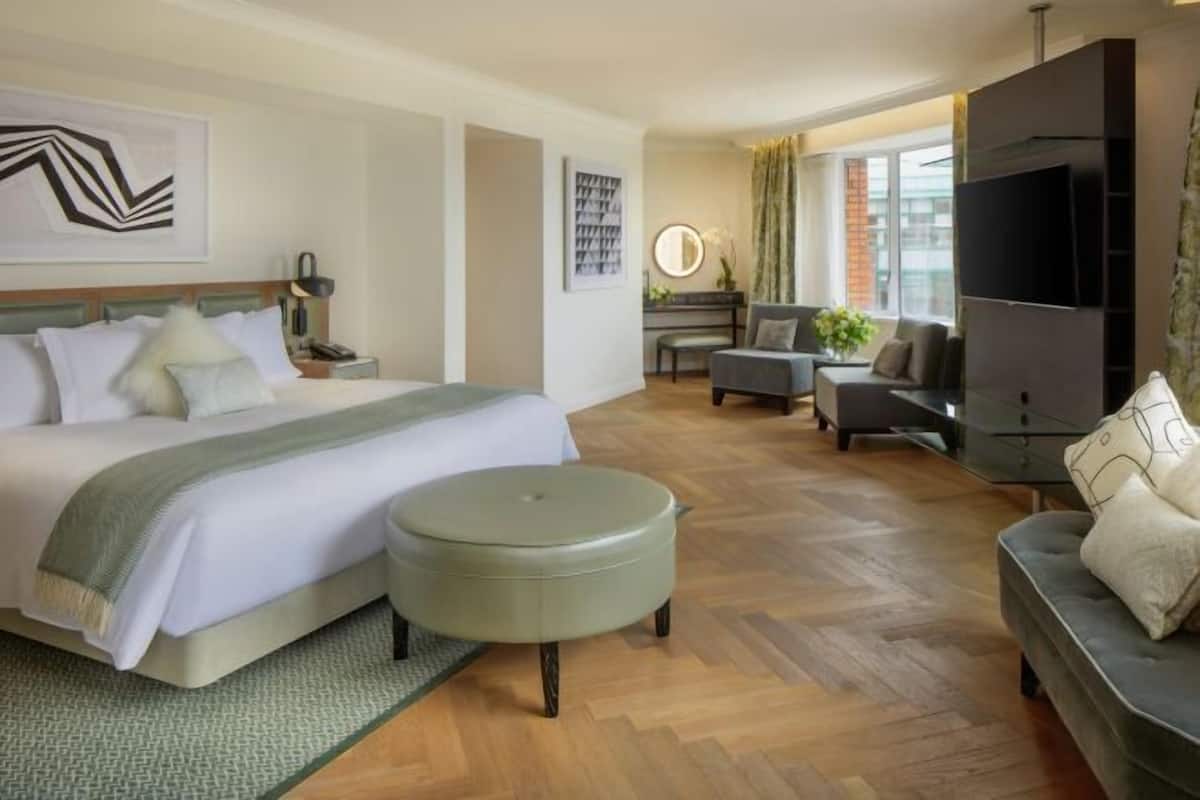 Egyptian cotton sheets, premium bedding, minibar, in-room safe