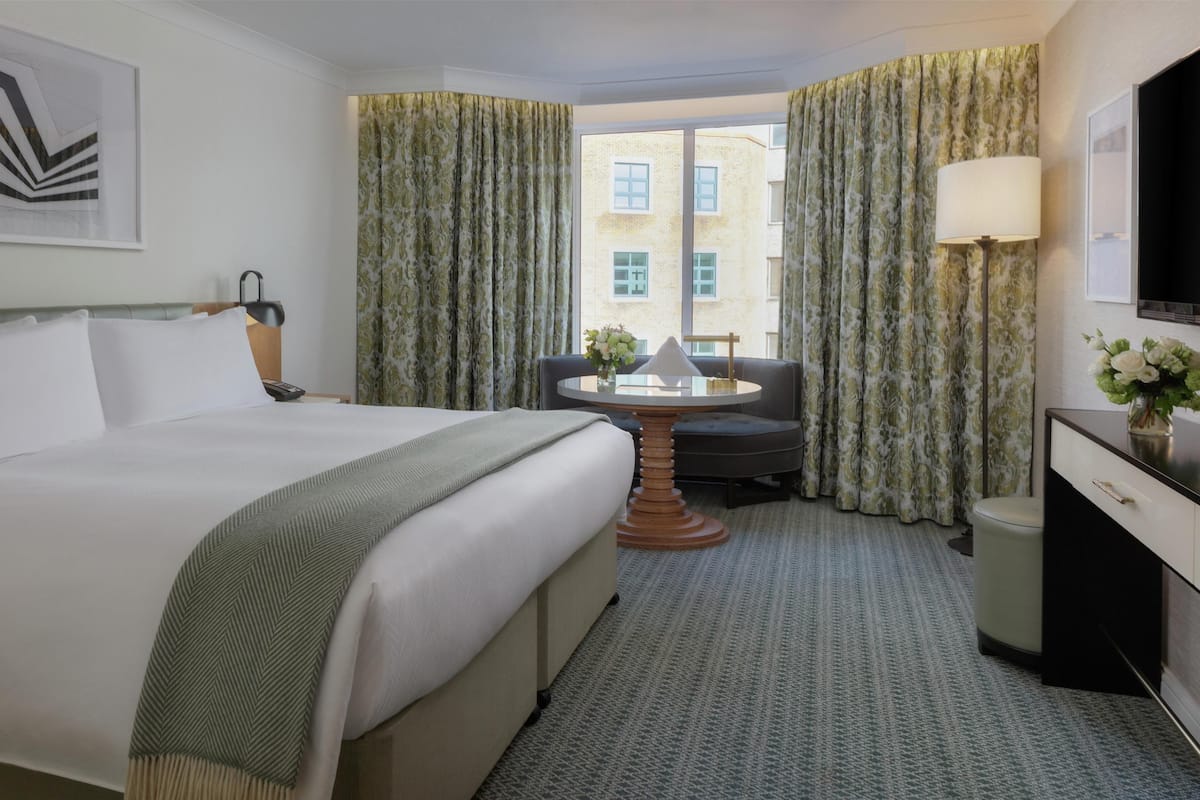 Superior Room, 1 King Bed | 1 bedroom, Egyptian cotton sheets, premium bedding, minibar