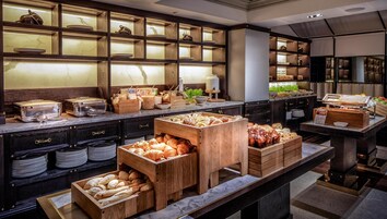 2 restaurants, breakfast, lunch served; local and international cuisine