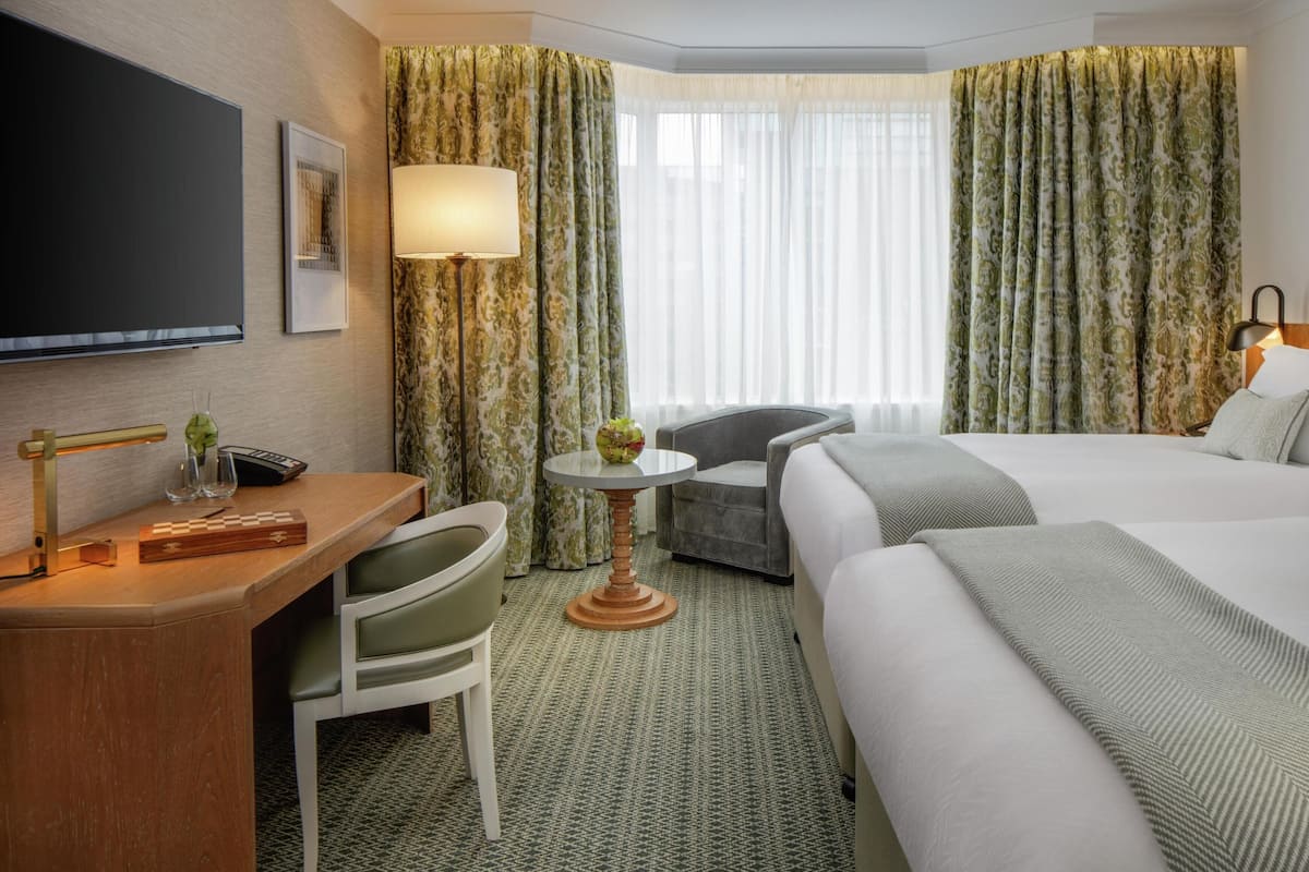 Deluxe Twin Room, 2 Single Beds | 1 bedroom, Egyptian cotton sheets, premium bedding, minibar