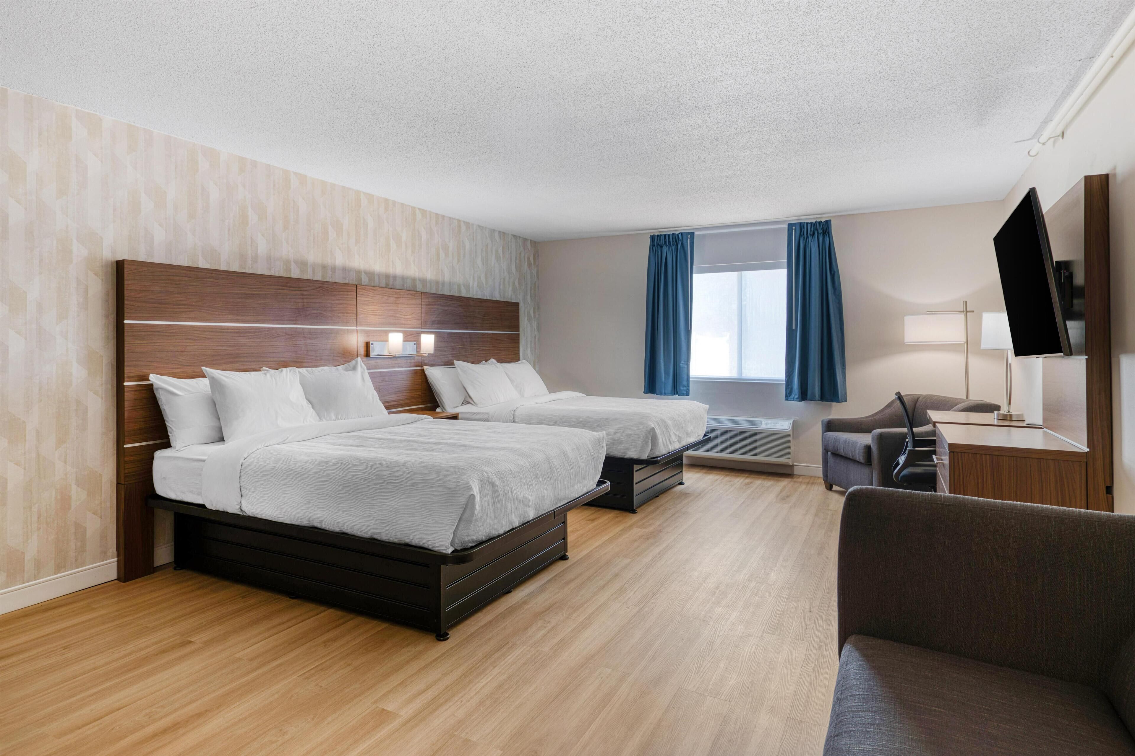 Materassi a doppio strato, una scrivania, postazione laptop