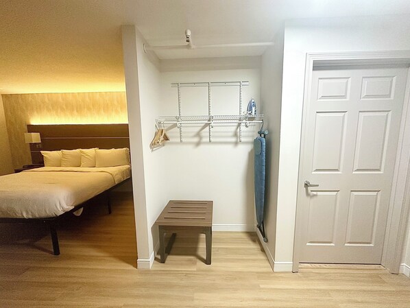 Standard Room, 1 King Bed, Non Smoking