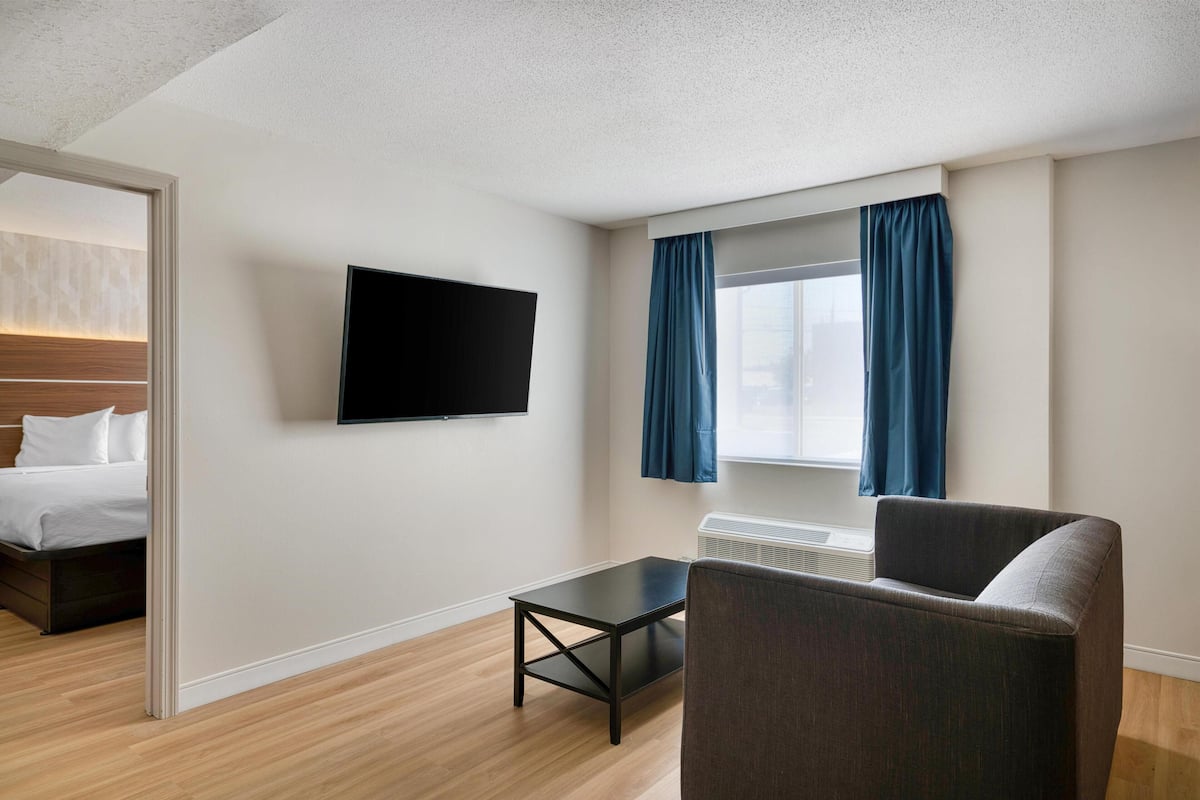 Suite, 1 Bedroom, Non Smoking, Kitchen (with Sofabed) | Desk, laptop workspace, blackout drapes, iron/ironing board