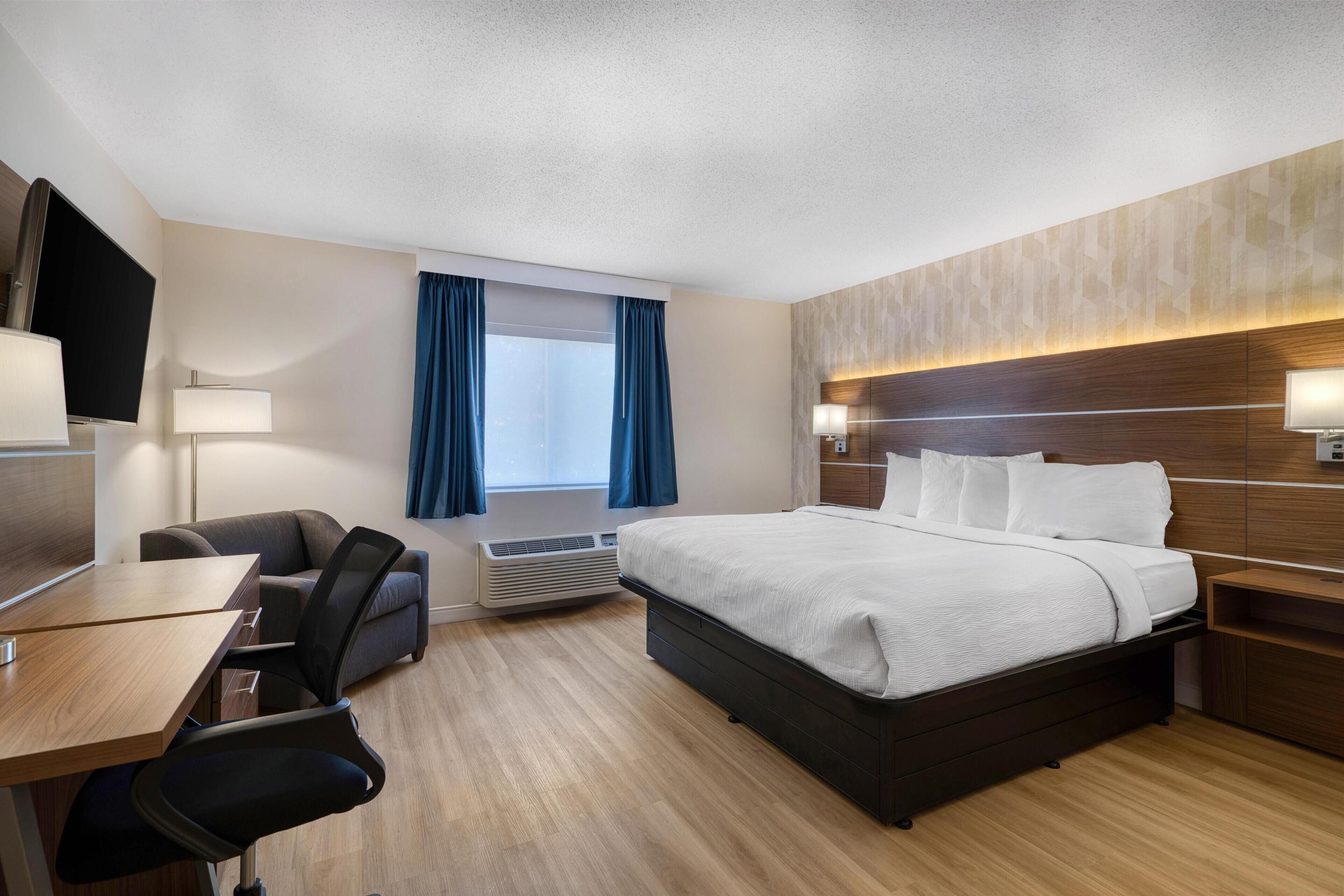 Materassi a doppio strato, una scrivania, postazione laptop