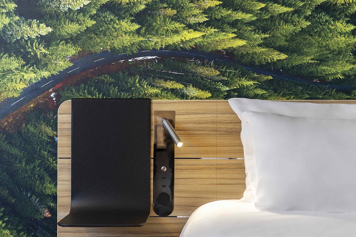 Habitación ejecutiva, 1 cama Queen size y sofá cama | Ropa de cama de alta calidad y edredón