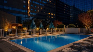 Seasonal outdoor pool, pool umbrellas, sun loungers