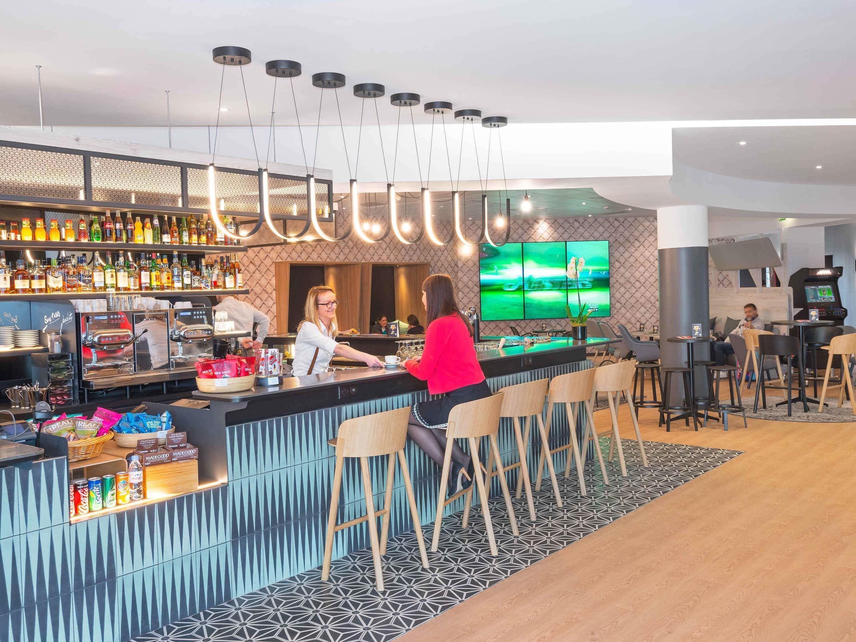 2 bar/lounge