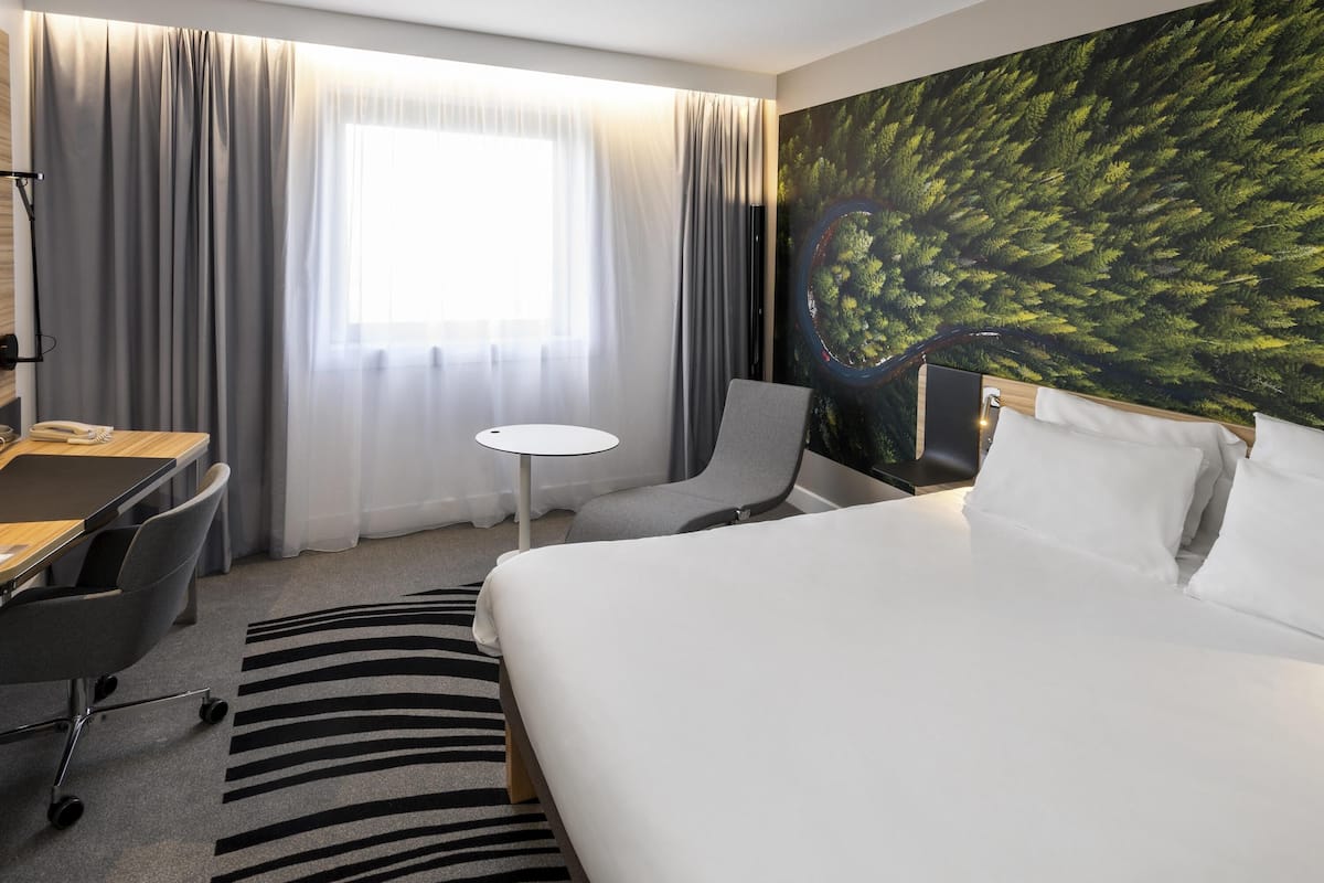 Executive Room, 1 Queen Bed with Sofa bed