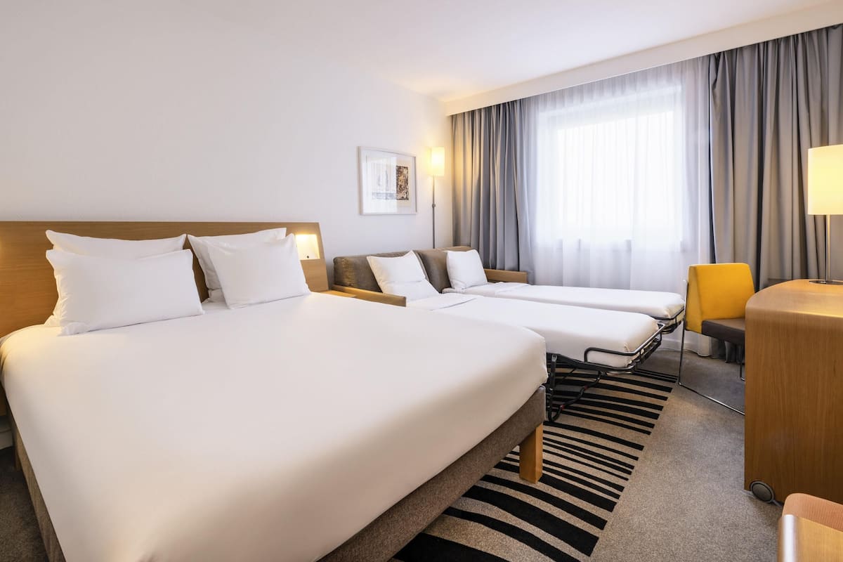 Luxe beddengoed, donzen dekbedden, een kluis op de kamer