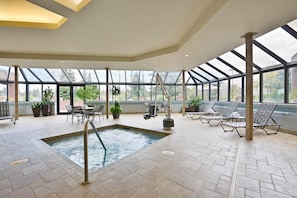 Indoor spa tub